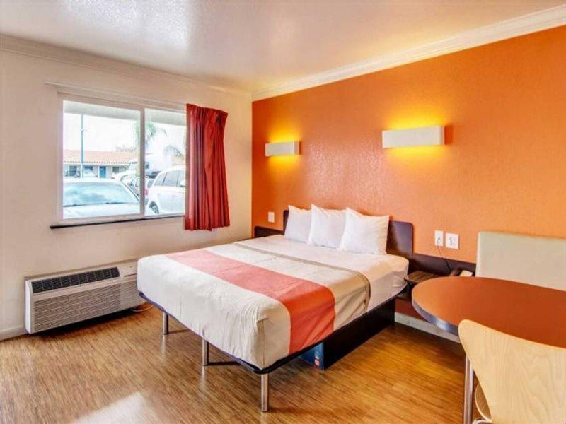 Motel 6 Manteca Εξωτερικό φωτογραφία