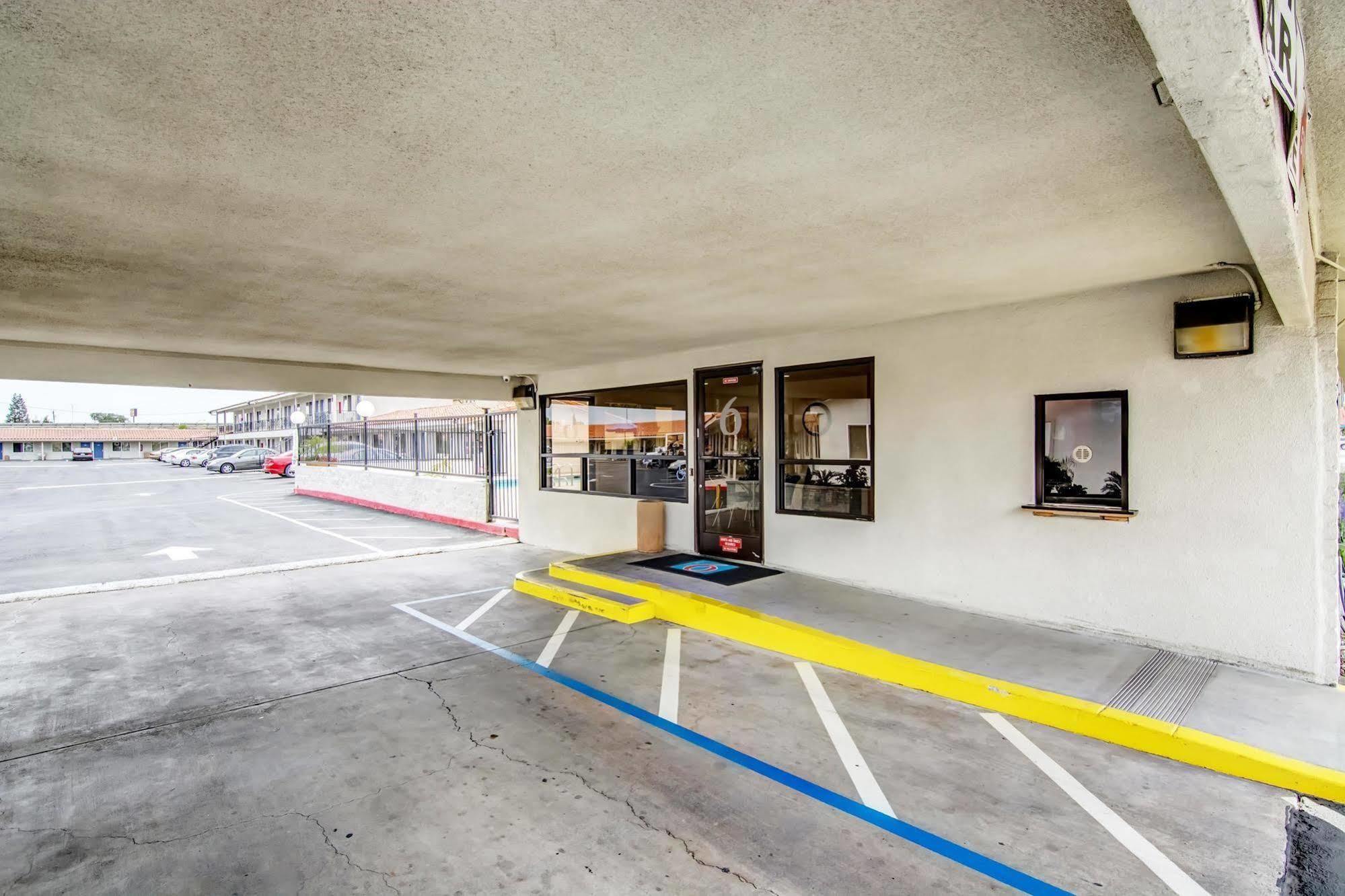 Motel 6 Manteca Εξωτερικό φωτογραφία