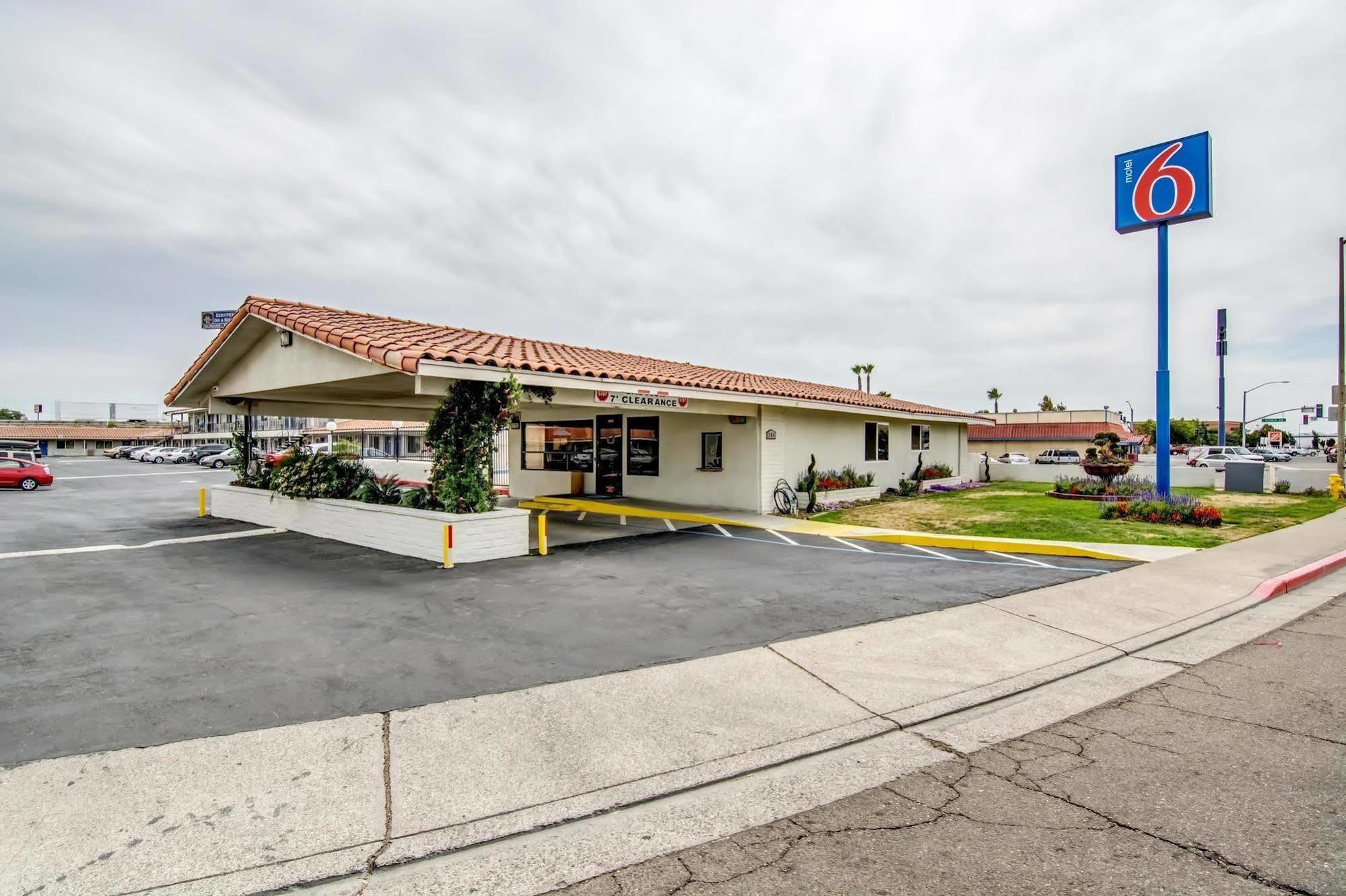 Motel 6 Manteca Εξωτερικό φωτογραφία