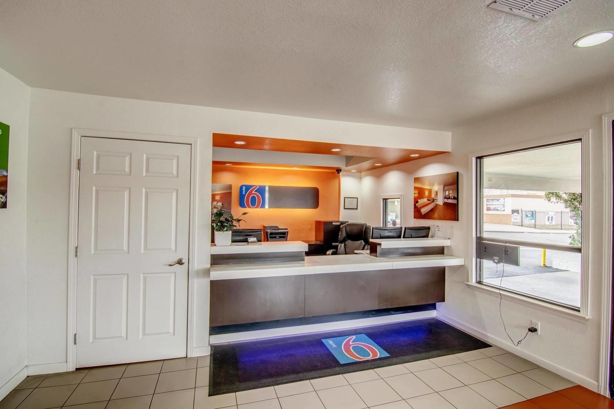 Motel 6 Manteca Εξωτερικό φωτογραφία