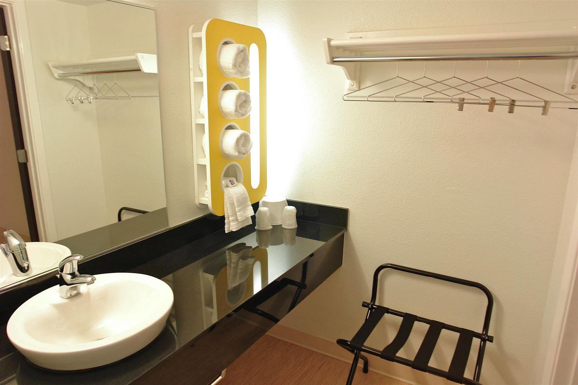 Motel 6 Manteca Εξωτερικό φωτογραφία