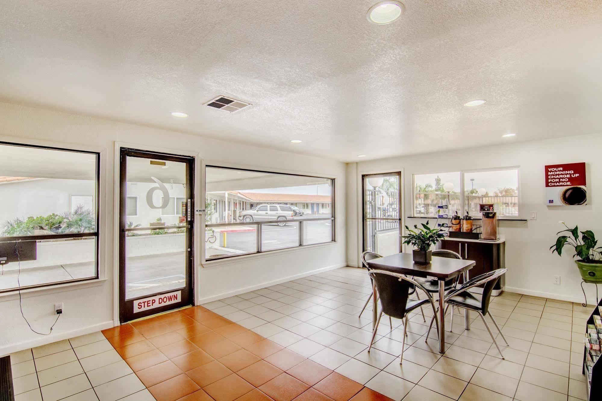 Motel 6 Manteca Εξωτερικό φωτογραφία