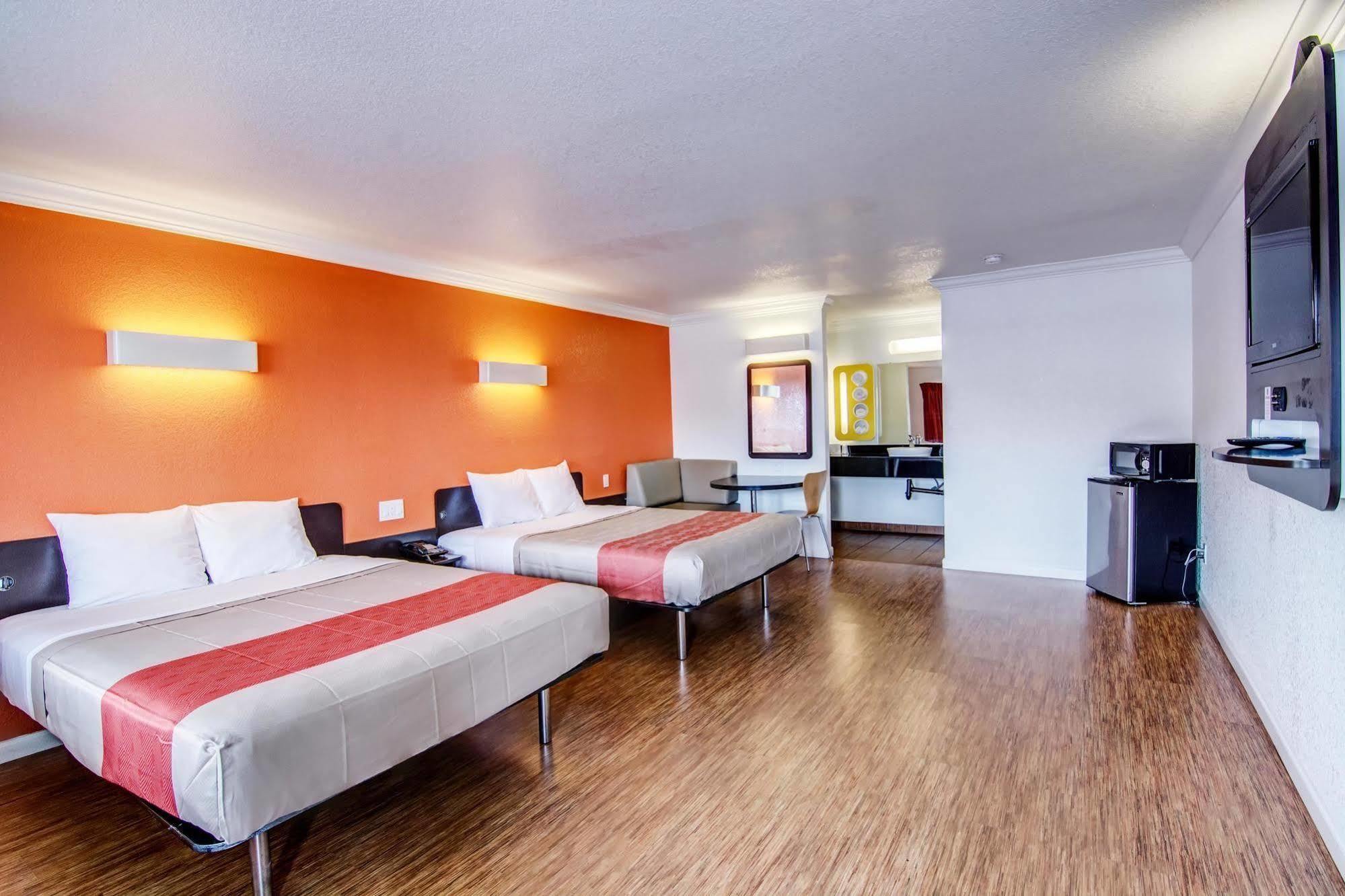 Motel 6 Manteca Εξωτερικό φωτογραφία