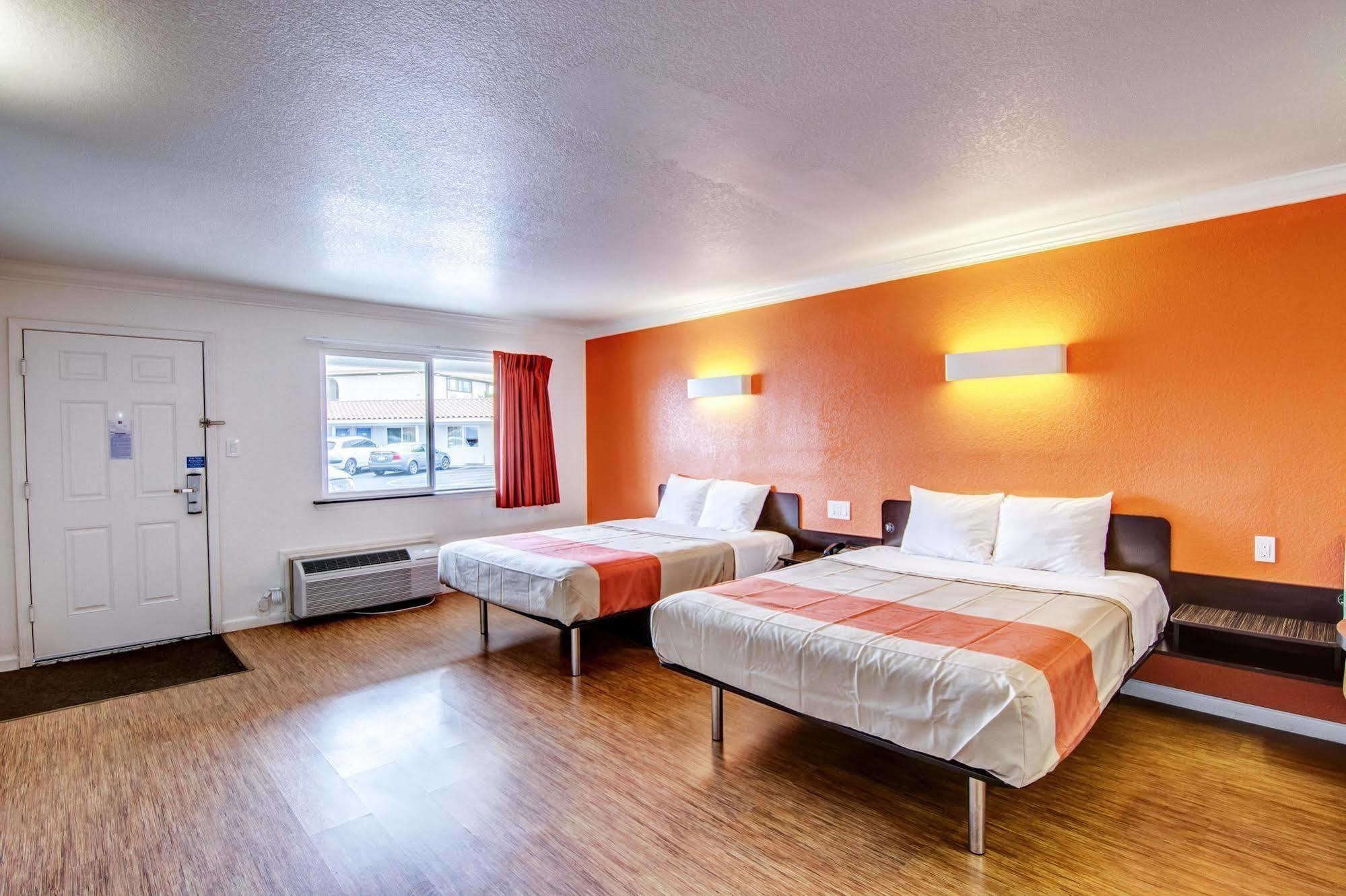 Motel 6 Manteca Εξωτερικό φωτογραφία