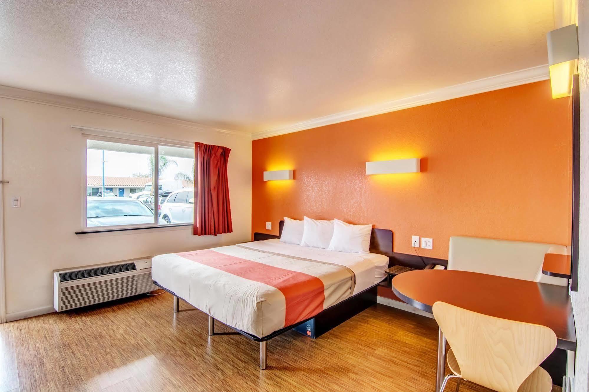 Motel 6 Manteca Εξωτερικό φωτογραφία