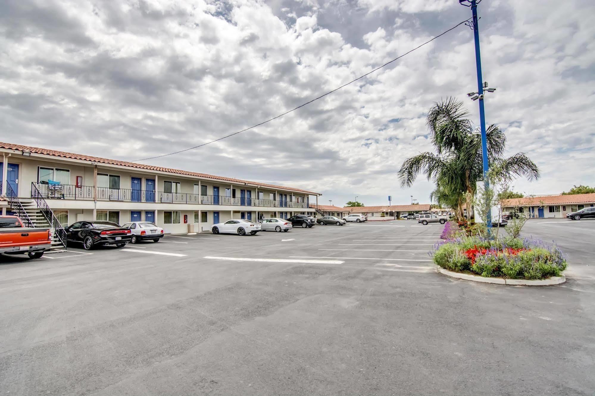 Motel 6 Manteca Εξωτερικό φωτογραφία